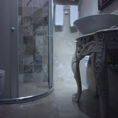 Cave Hotell
